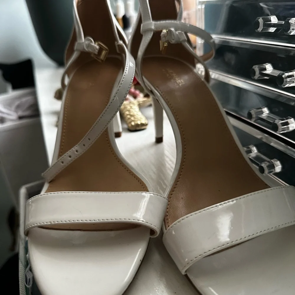 MICHAEL Michael Kors Tan White Heels with Stiletto - Picture 2 of 6